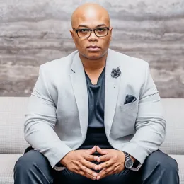 Apollo Woods headshot