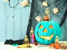 Teal pumpkin for allergen-free Halloween, non-food gifts for children with allergies