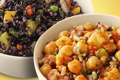 bowls of grains 