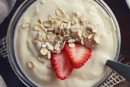 yogurt with fruit and oats