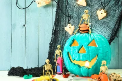 Teal pumpkin for allergen-free Halloween, non-food gifts for children with allergies