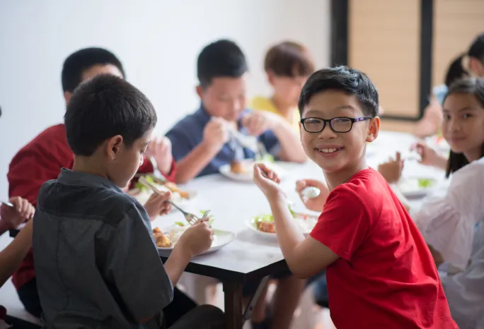 Children eating lunch together