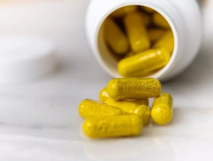Capsules filled with yellow herbal supplement powder resembling toxic yellow oleander