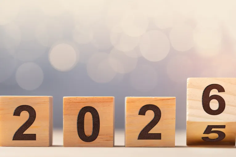 wood blocks showing 2025 changing to 2026