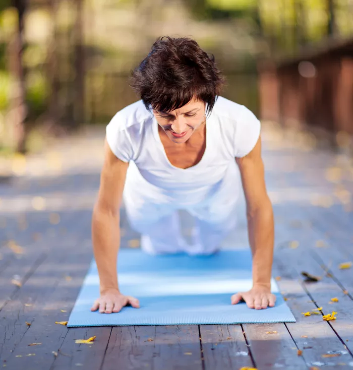 woman doing pushups