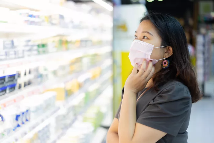 woman grocery shopping