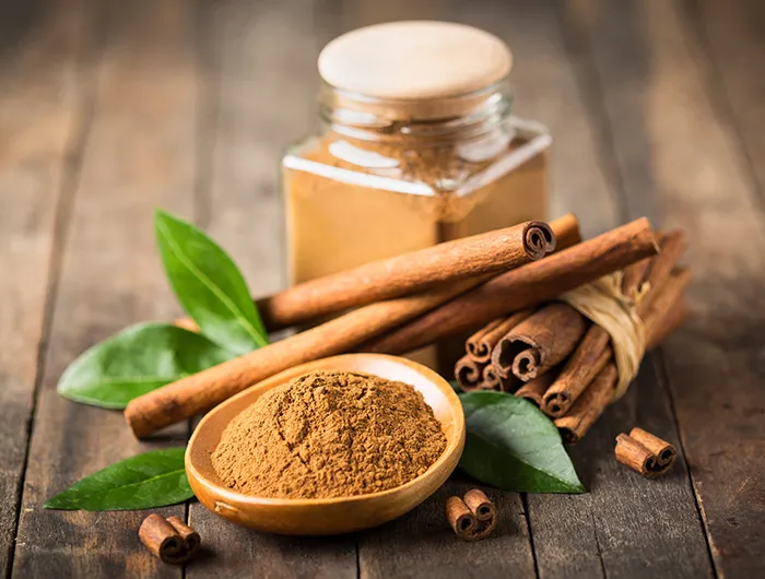Cinnamon sticks and ground cinnamon on a table