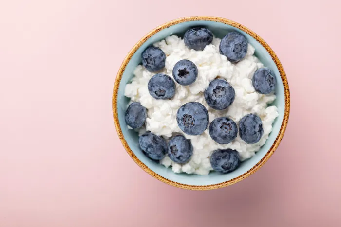 Cottage cheese with blueberries