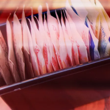 packets of sweeteners in cup