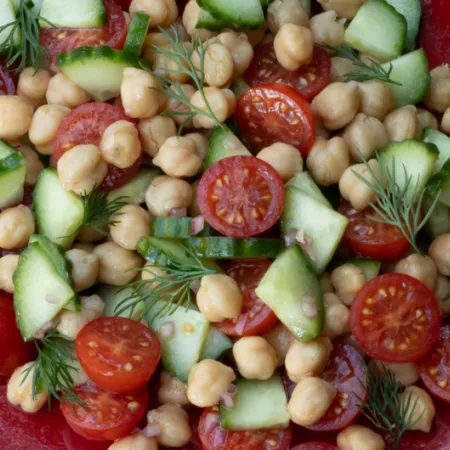 chickpea salad with tomatoes and cucumber 