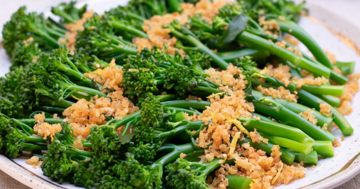 Broccolini with Crispy Parmesan Crumbs | Center for Science in the Public Interest